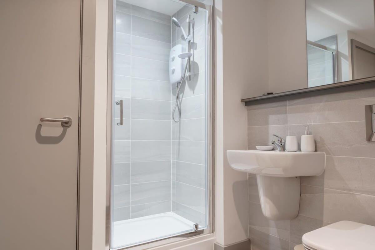 Contemporary 1 Bed Apartment In Liverpool Centre Экстерьер фото